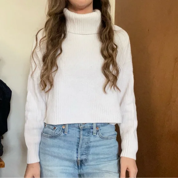 Hollister Ribbed White Turtleneck Sweater Size M - Picture 3 of 8
